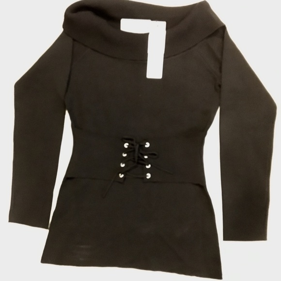 Black top shouder blouse - Picture 2 of 3